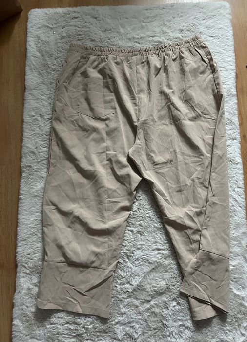 Piękne beżowe spodnie 7/8