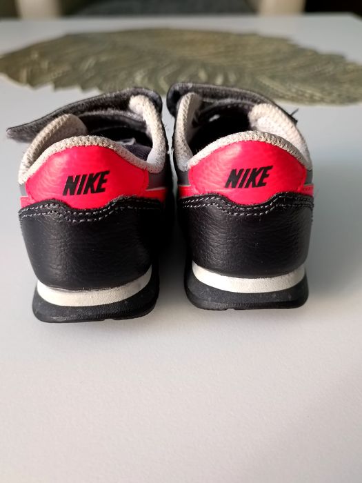 Adidasy Nike 18.5