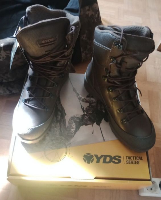 Берци нові 42 розмір YDS, Британські, гарно носяться