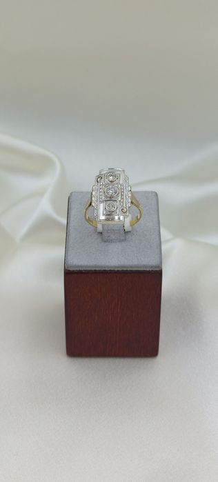 Złoty pierścionek ' Art Deco ' z diamentami
