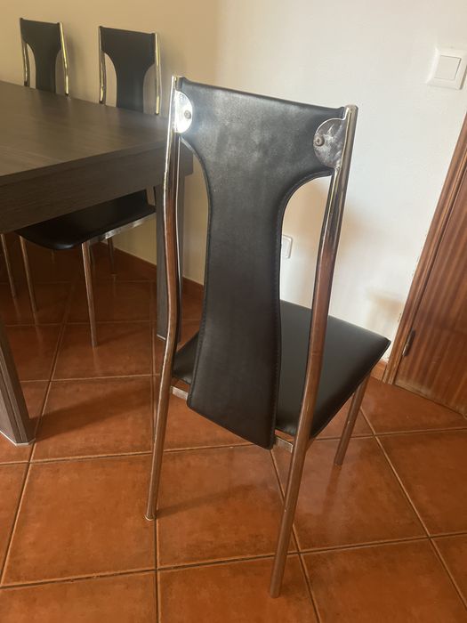 Mesa de jantar extensivel com 4 cadeiras