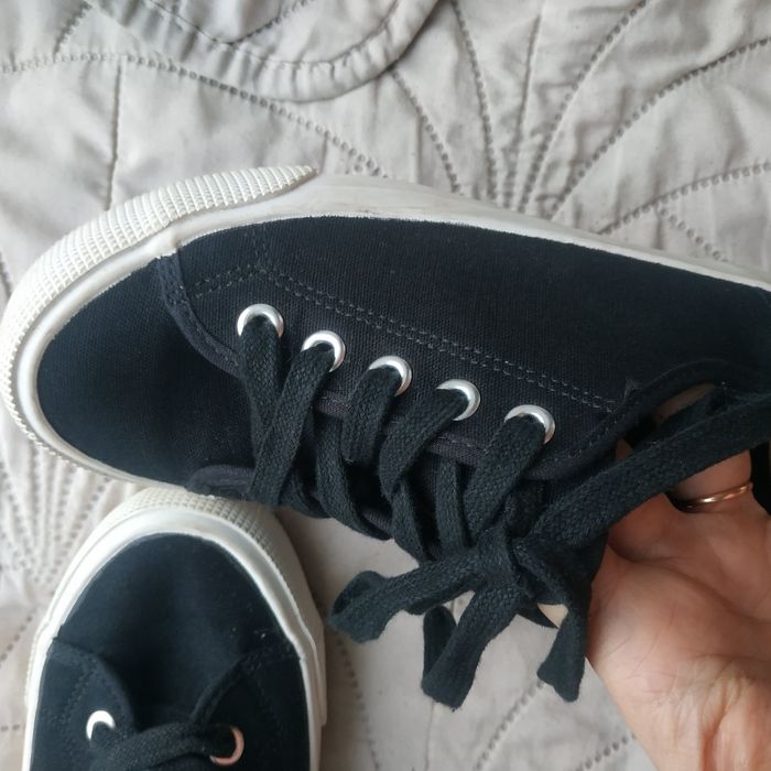 Кеди чорні для дівчинки фірма H&M