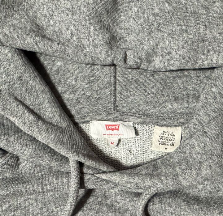 Толстовка Levi’s.