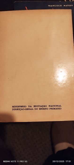 Vendo livros antigos ..