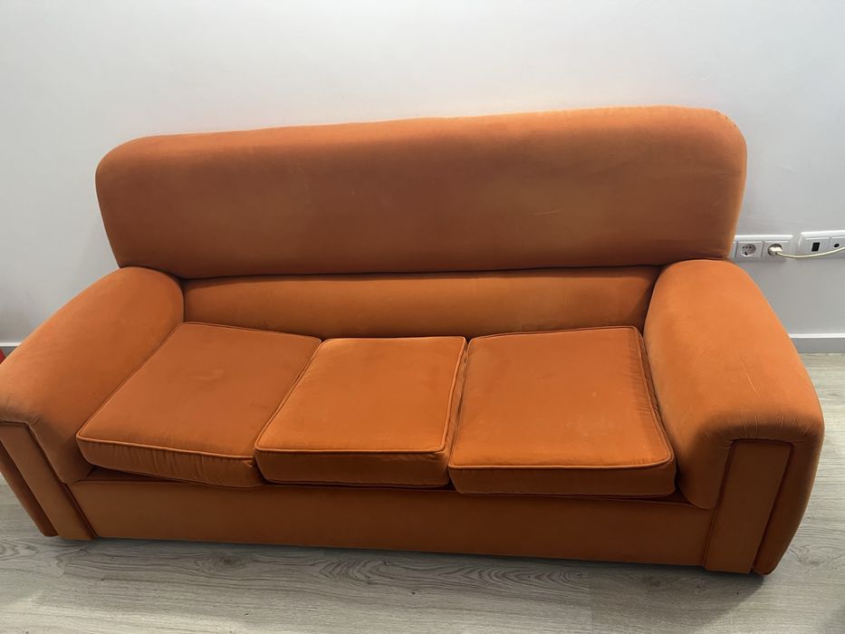 Sofa de tres lugares veludo laranja