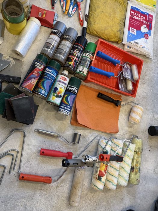 Conjunto de varios produtos para pintor