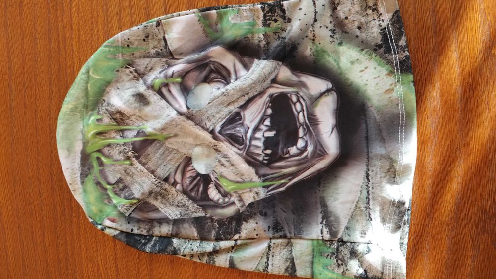 Czapka kominiarka z otworami na oczy