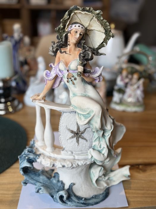 Porcelanowa figurka letni spacer Giuseppe Armaniego