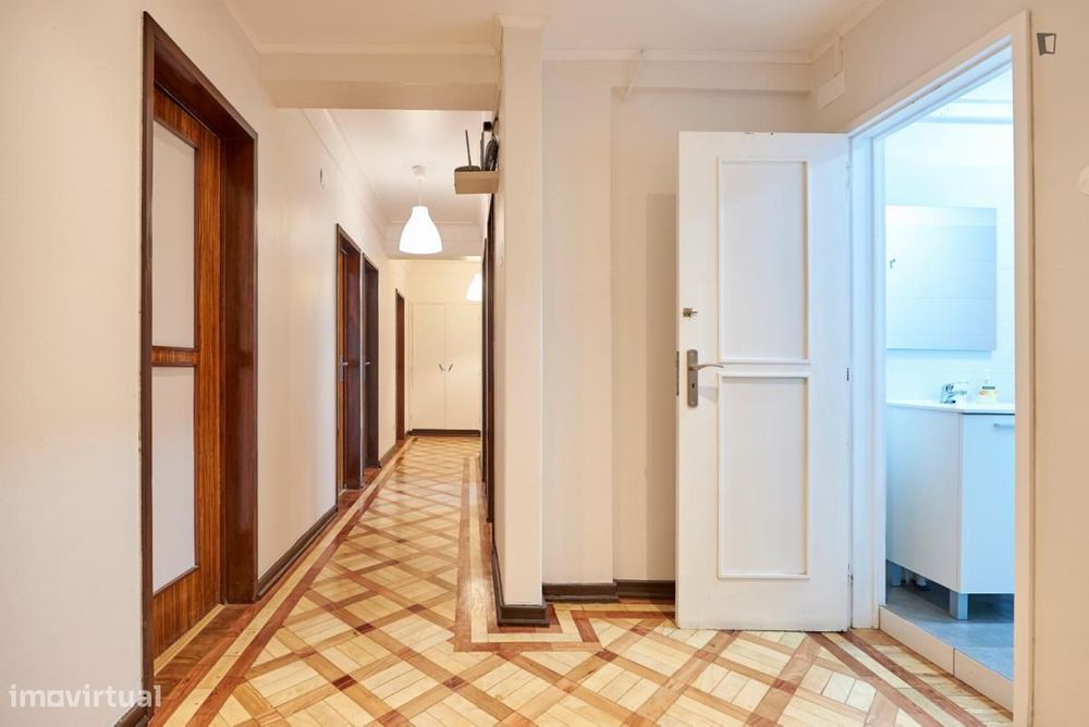 Quarto - localizado em Saldanha Lisbon