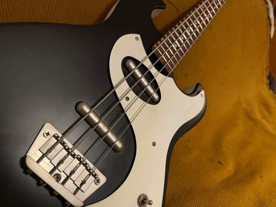Baixo Danelectro vintage 63 Long Scale