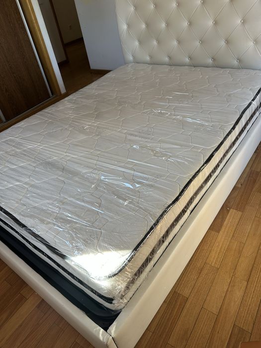 Vendo cama com colchão