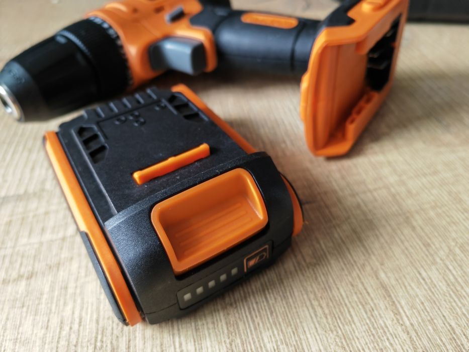 Wiertarko-wkrętarka Topshak TS-ED3 20V zestaw bity wiertła walizka