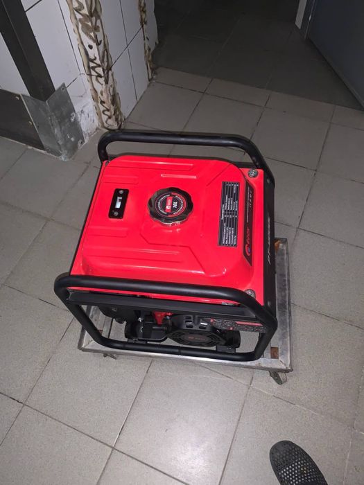 Продам Генератор инверторный