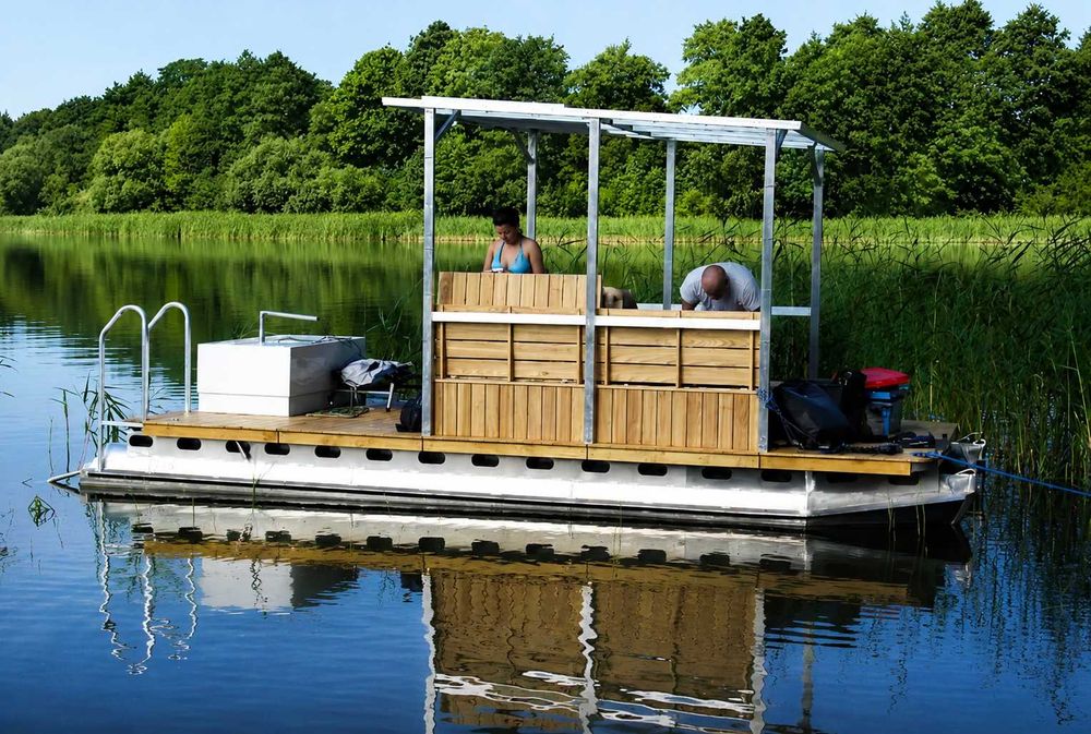 Łódz katamaran solarny houseboat łódka dom na wodzie