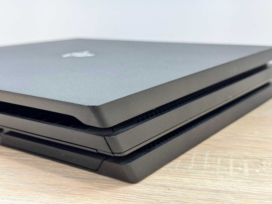 Konsola Playstation 4 pro 1tb + pad