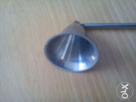 Apaga velas novo de óptimo acabamento em madeira peça com requinte