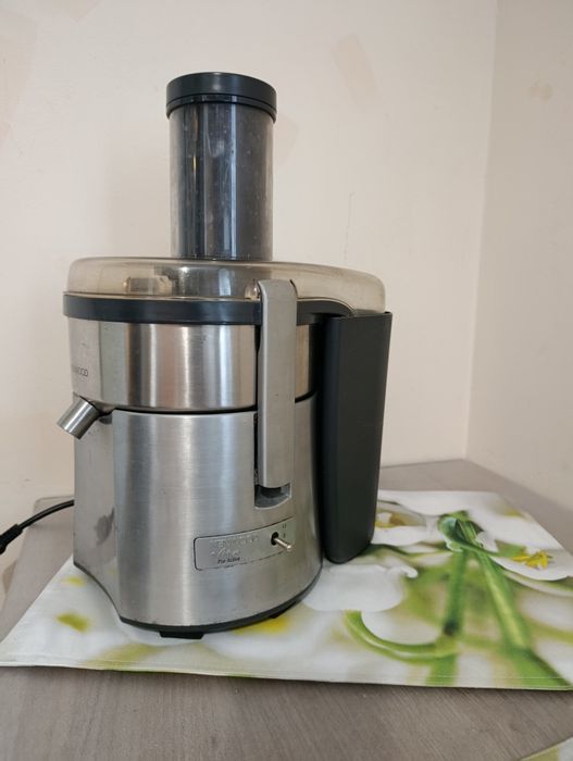 Соковижималка KENWOOD JE810