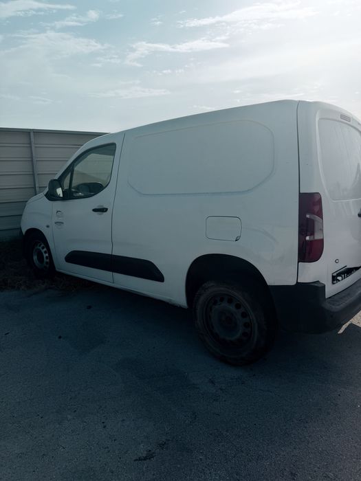 Peugeot partner  1.5 cdi. Sinistrado