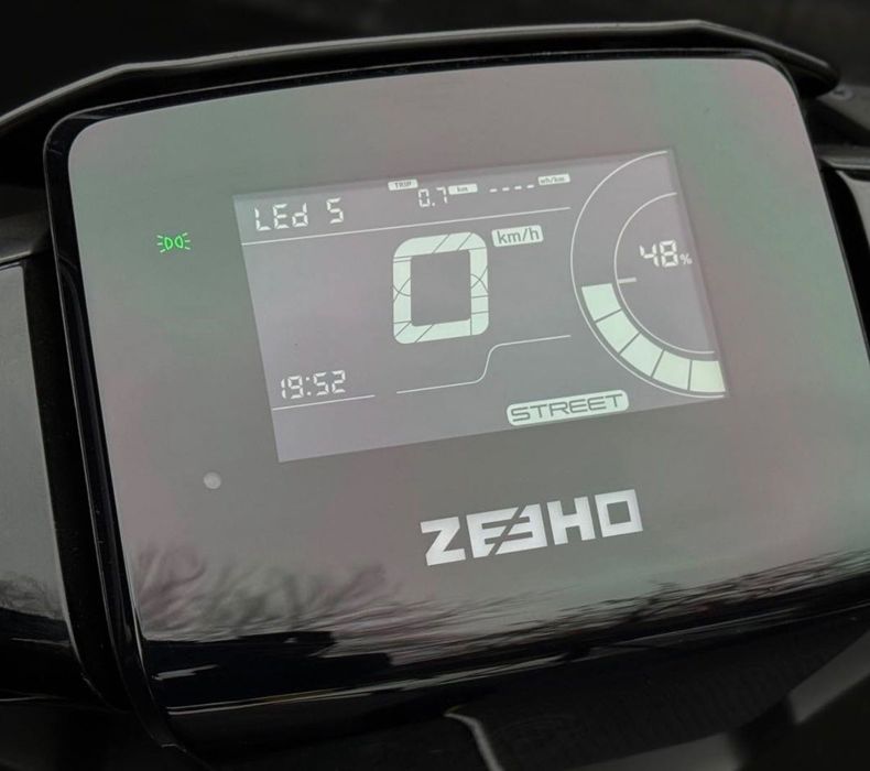 Електроскутер ZEEHO AE6+