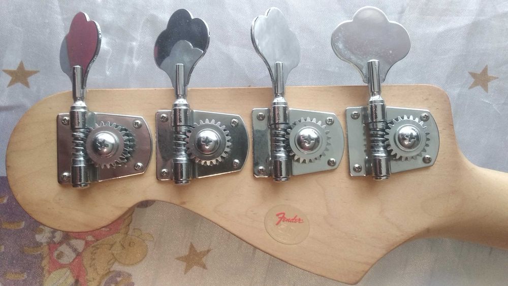 Gitara basowa Fender Squier Precision Bass.