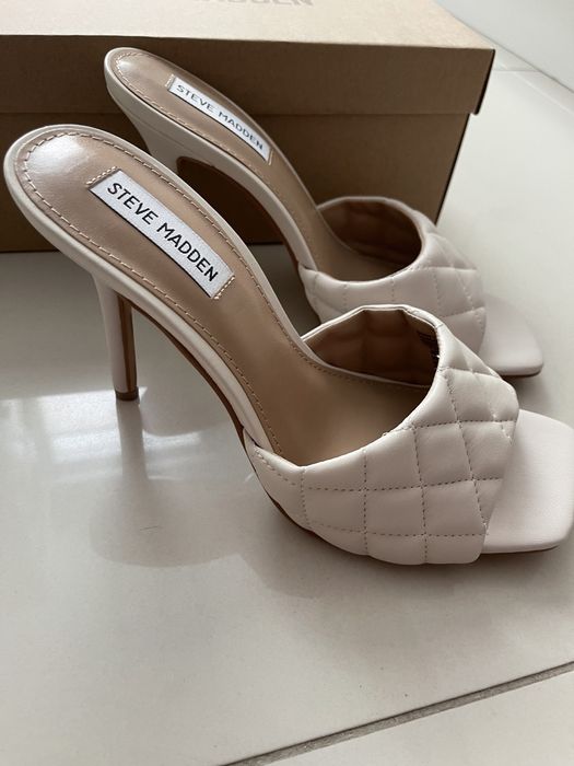 Klapki STEVE MADDEN Signify rozmiar 40 beżowe nowe z metką