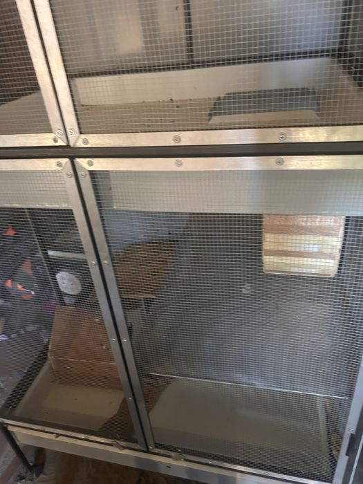Klatka dla szynszyli i dwa duże kołowrotki
