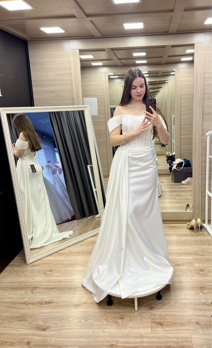 Весільна сукня в розмірі 42-44(s, m).