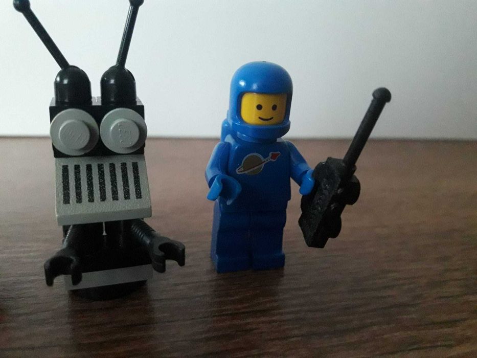 Lego kosmonauta i robot