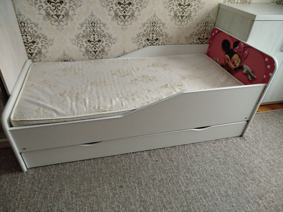 Дитяче ліжко з матрацом