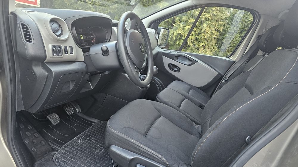 Renault Trafic 9 osobowy  faktura VAT