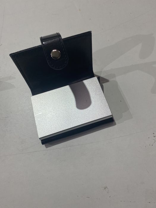 Carteira com proteçao de cartoes credito e debito