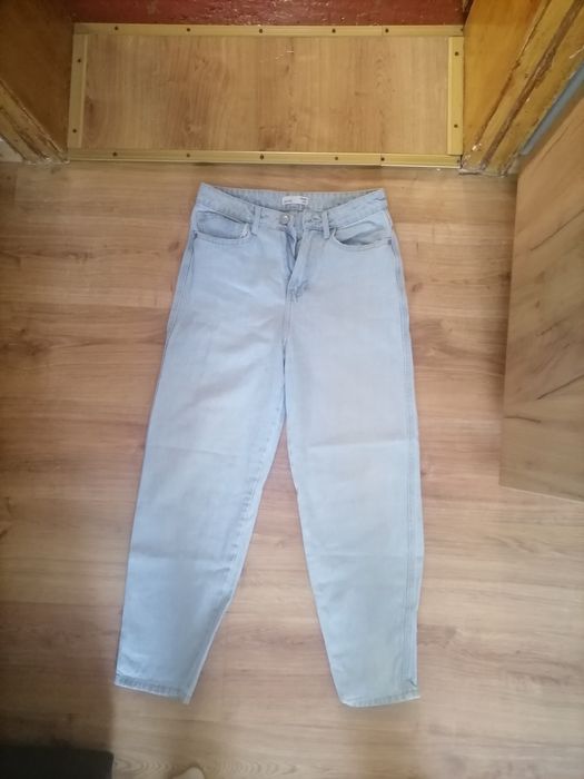 Джинси жіночі мом блпкитного кольору ,44-46