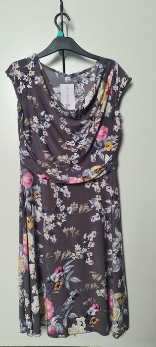 Sukienka krótki rękaw w kwiaty okrągły dekolt modnakiecka