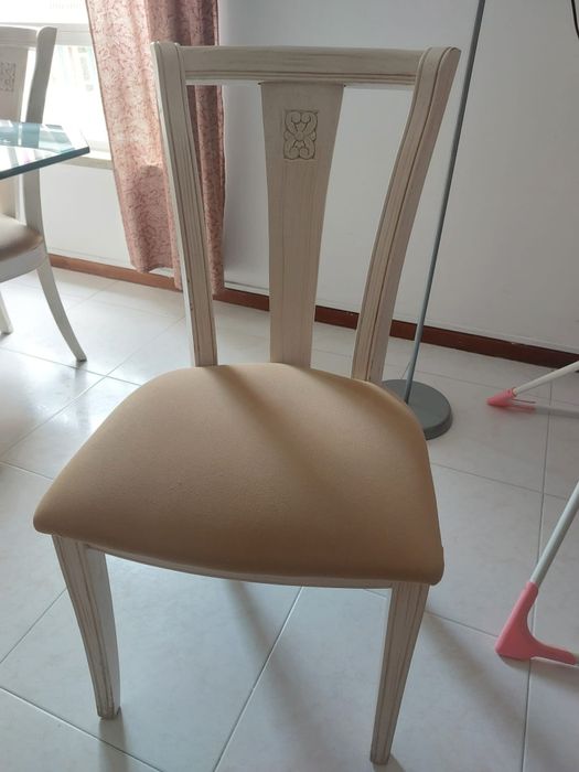 Conjunto mesa e cadeiras