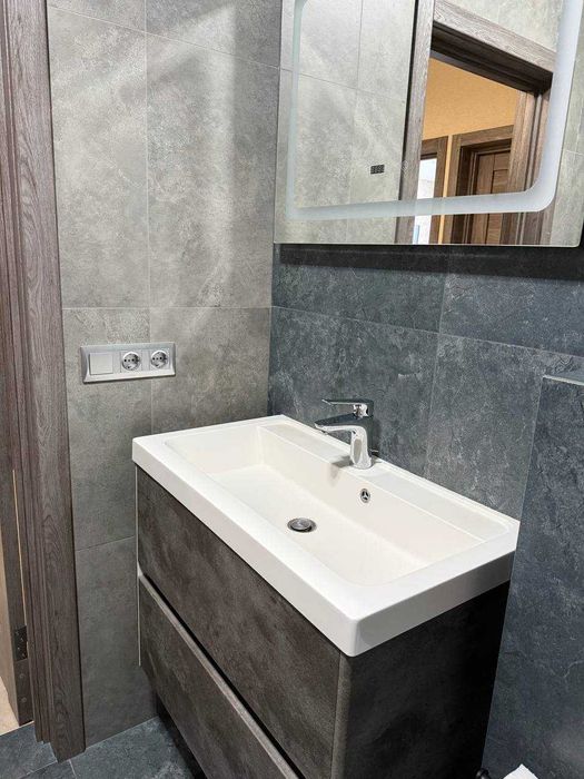 Простора 3-кімнатна квартира в клубному будинку з закритою територією.