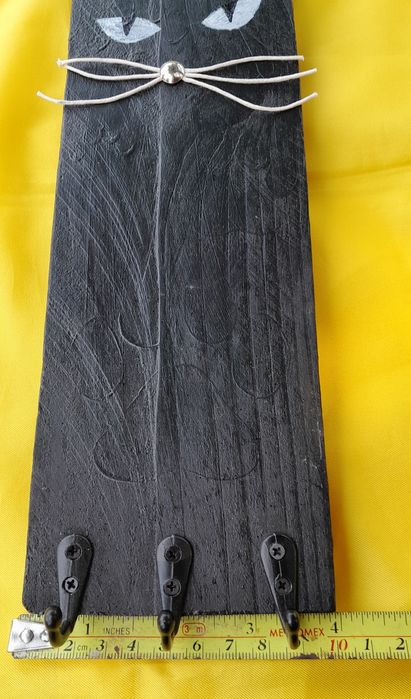 Cabide artesanal em madeira formato gato