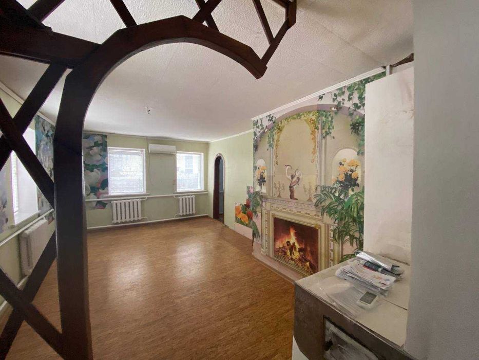 Цегляний будинок з гаражем, 6 соток, в районі Казбету