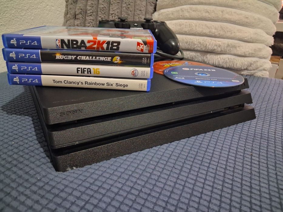 PS4 Pro 1TB + Comando DualShock 4 + 6 Jogos