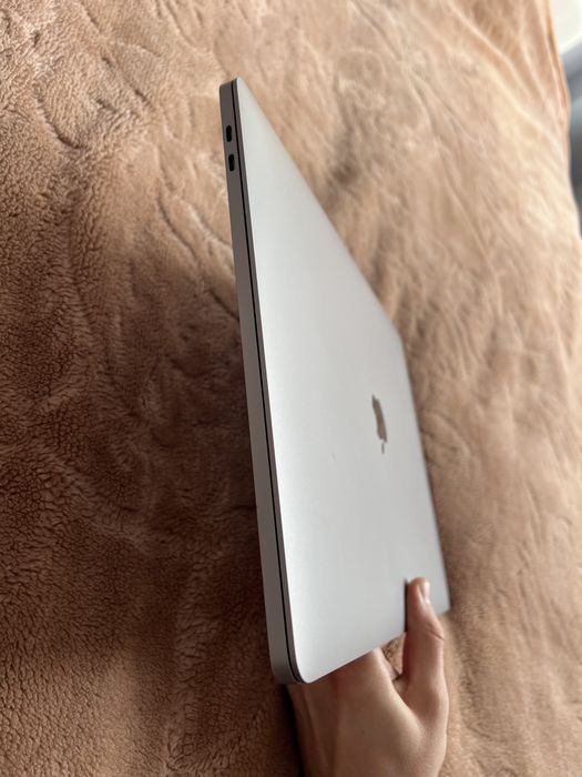 Macbook Pro 2019 i7 16 gb ram 512 Gb a2141