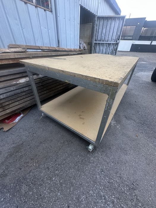 Mesa / bancada com Rodas