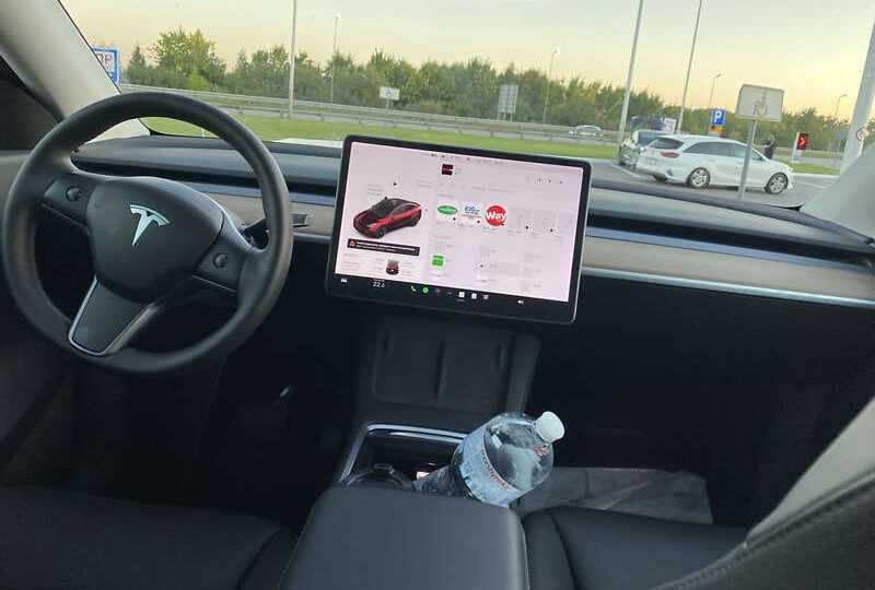 tesla model y 2021