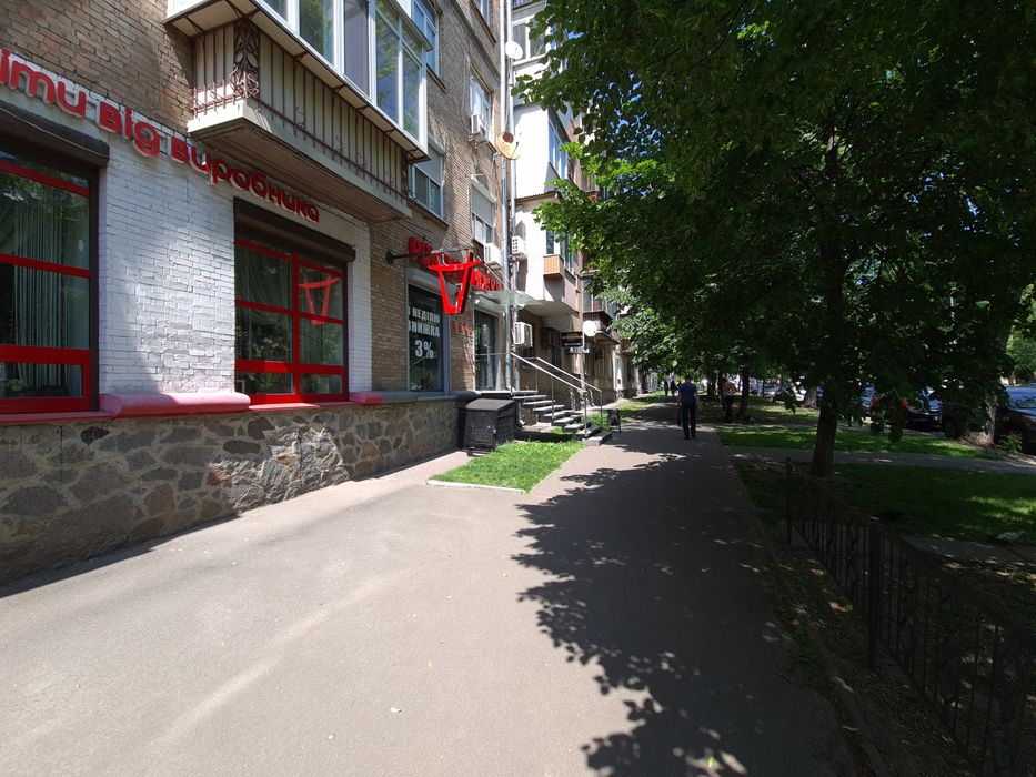 Джона Маккейна 37. Полноценный магазин  18кв.м.  на Печерске.