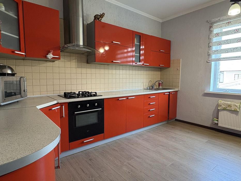 Будинок з ремонтом та бомбосховищем!