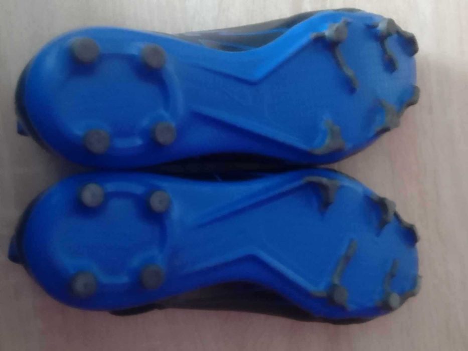 Buty pilkarskie korki