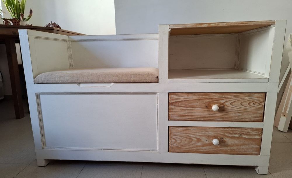 Cómoda de madeira feita à mão