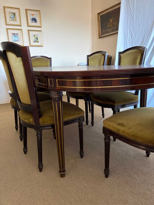 Conjunto Sala de Jantar: Mesa Extensível Pau-Santo Estilo Luís XVI + 8 Cadeiras