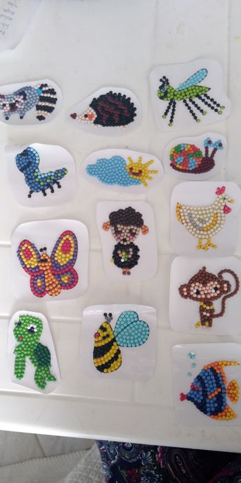 Autocolantes feitos em diamond painting