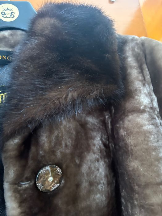 Мутонова шуба з норкою