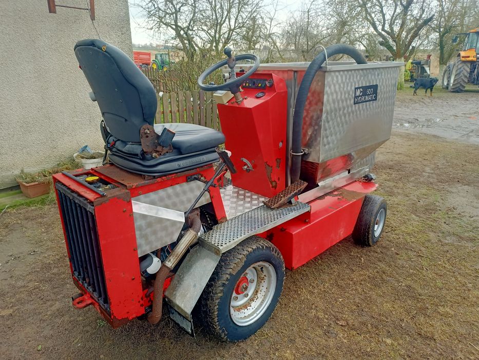 Mini wóz paszowy silnik Kubota 3 cylindry wozidlo ładowarka karmiarka