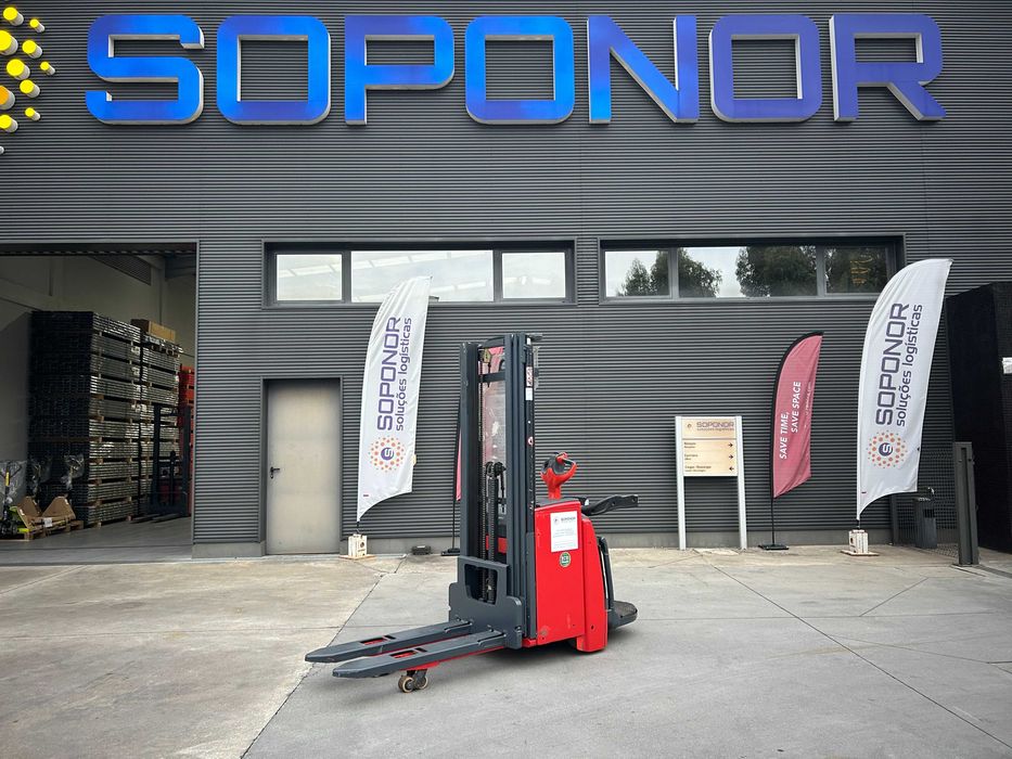 Stacker Linde Elétrico 1400 Kgs com plataforma de operador